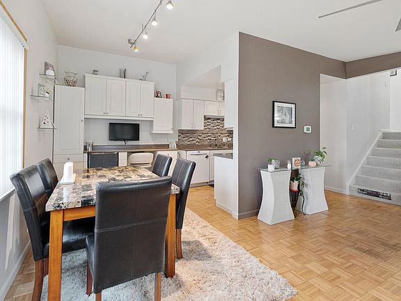 5th image of 330 Westwood Ct #2