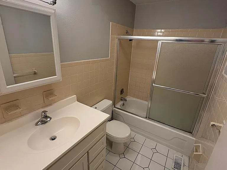 Northbrook Apartments — Photo 21