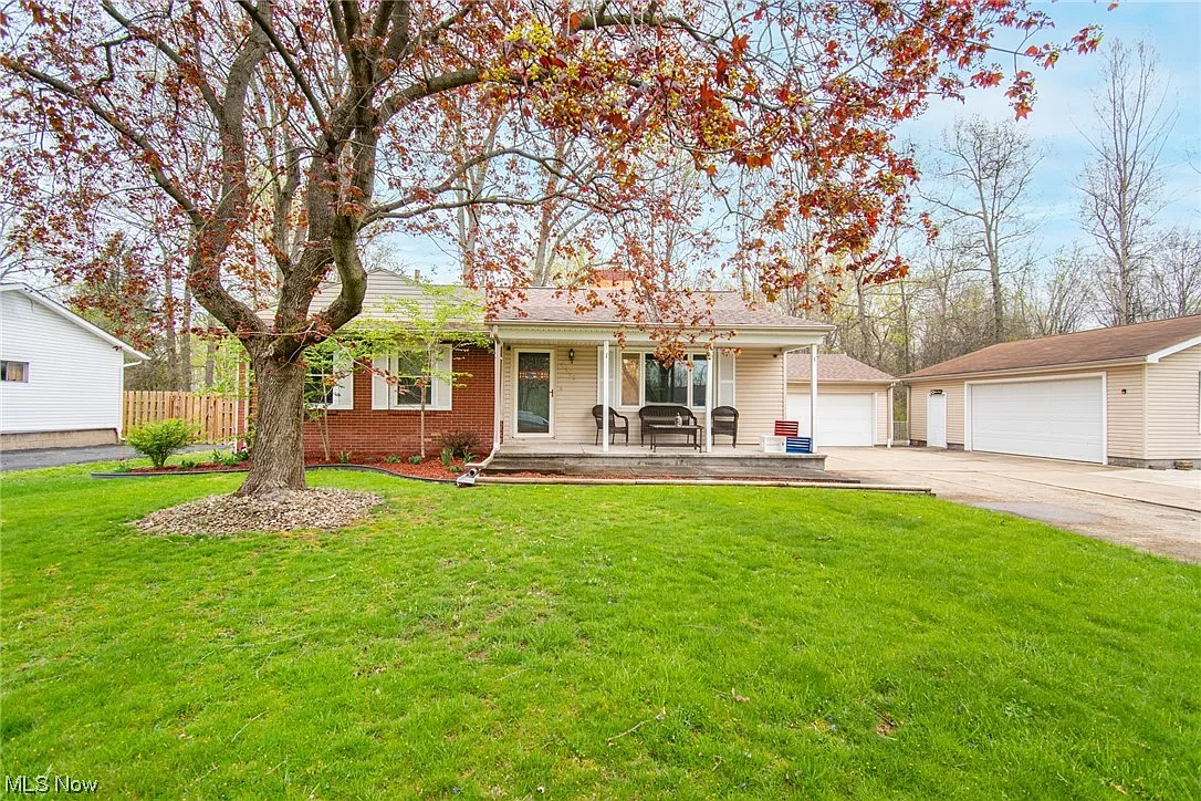 4401 Victoria Ter SE photo 1