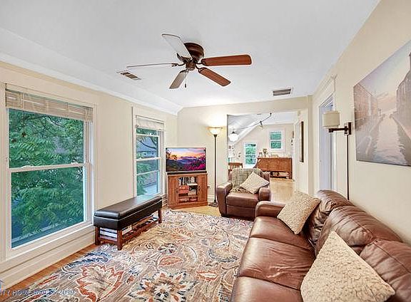 3rd image of 411 S Wheaton Ave #2