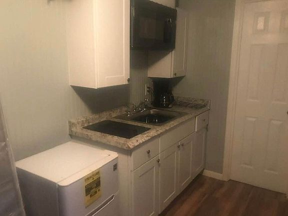 3rd image of 2528 Baywood Dr