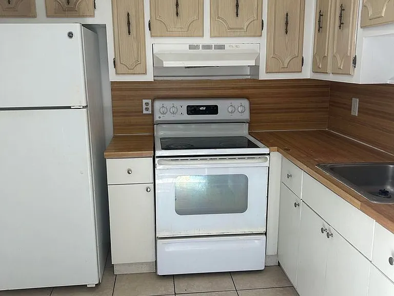 14002 NE 2nd Ct #2-2-2 — Photo 1