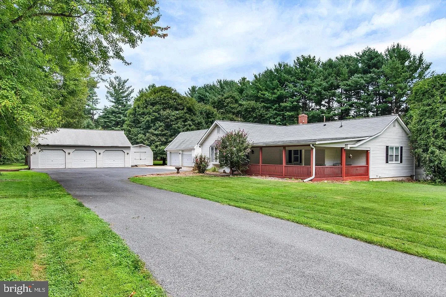 3 bed, 2.0 bath, 2028 sqft, $4,000 — Photo 1