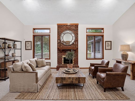 2nd image of 7990 Springwater Cir
