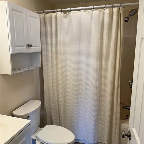 220 Middlesex Ave #4 — Photo 4