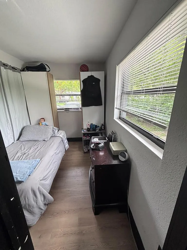3 bed, 1.0 bath, 1600 sqft, $1,139 — Photo 1