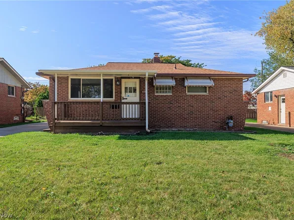 6392 Lockhaven Dr, Brookpark, OH 44142