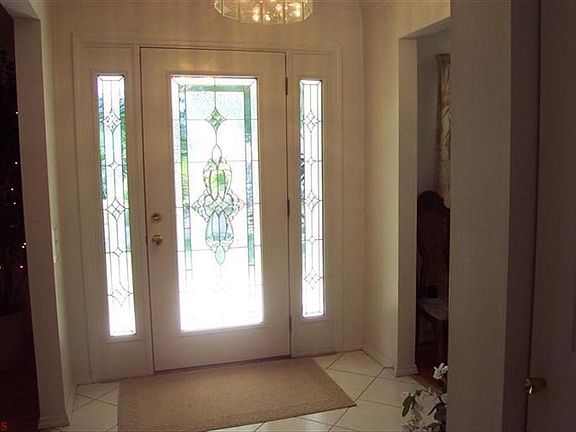 5th image of 9 Glen Cove Dr
