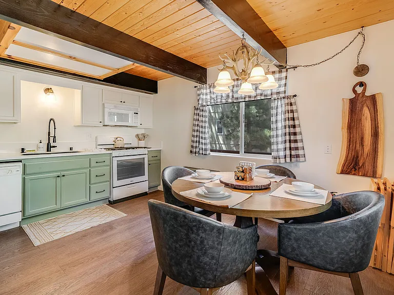 692 Santa Barbara Ave — Photo 29