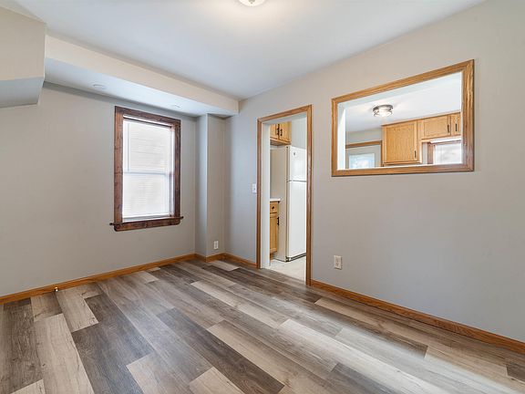 5th image of 222 N 20th Ave W