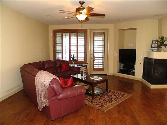 Family room w/ fireplace