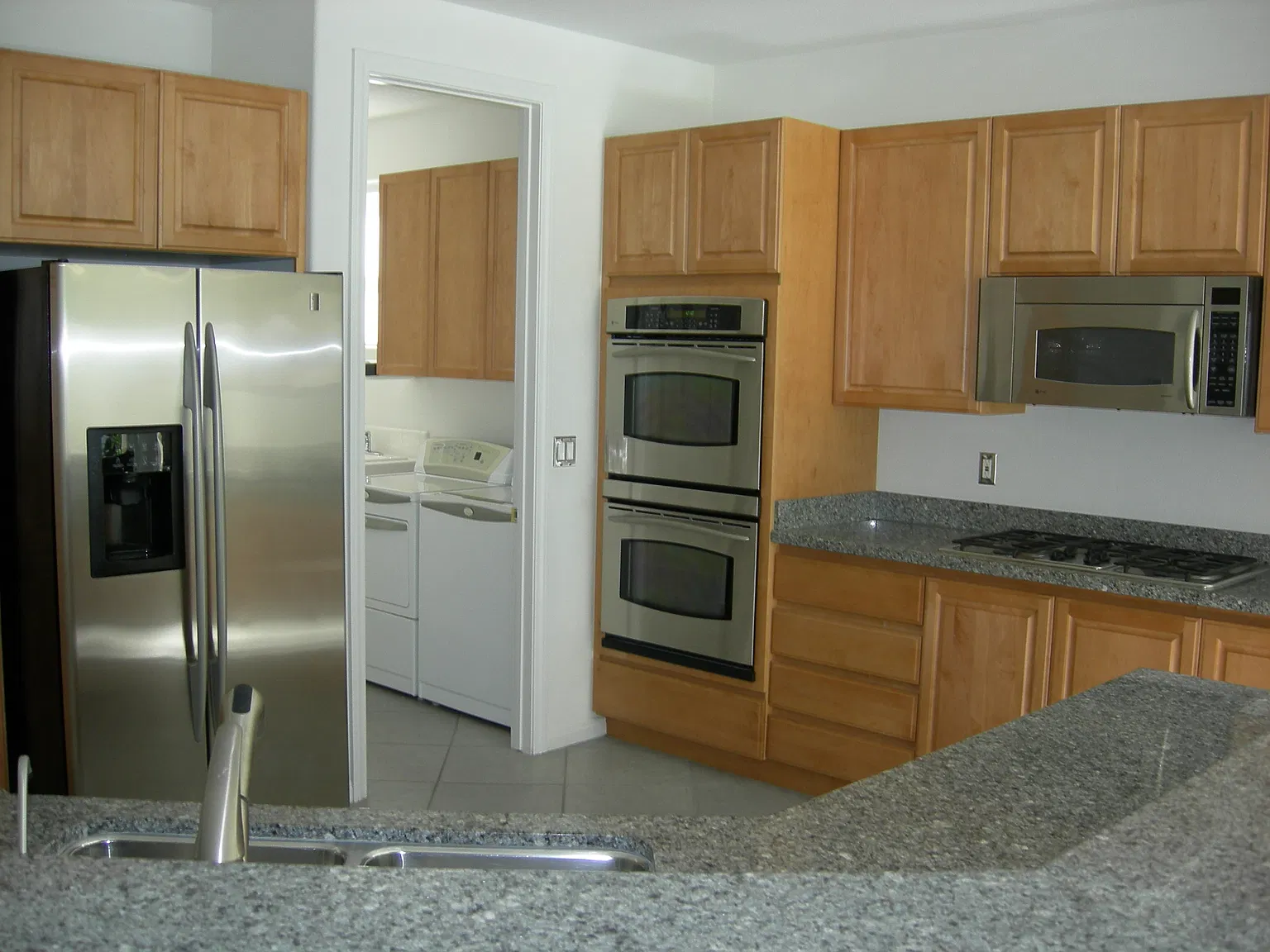 2 bed, 1938 sqft, $3,300 — Photo 3
