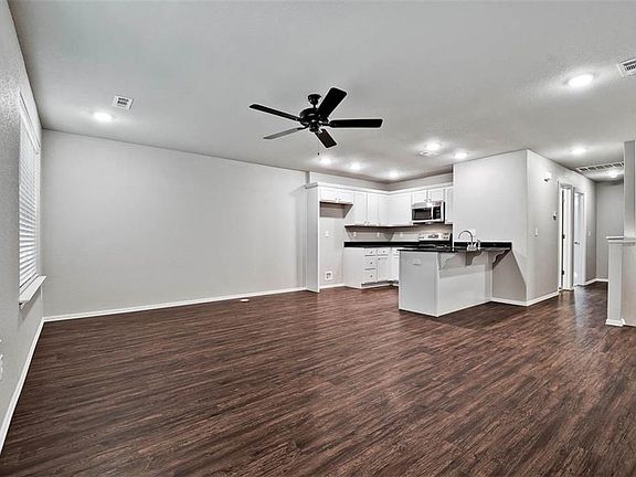 4th image of 2495/2497 N Brophy Ave