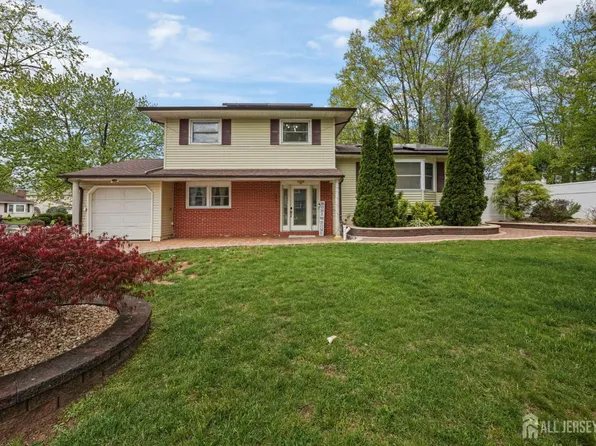 1351 Suwanee Dr, North Brunswick, NJ 08902