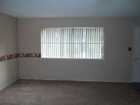 3rd image of 6117 Meadowgrass Ln
