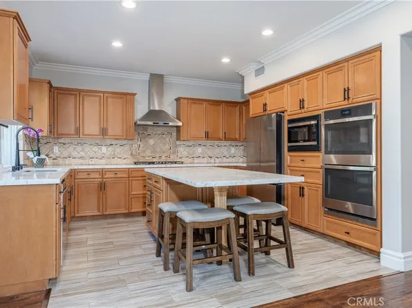 18571 Amalia Ln, Huntington Beach, CA 92648