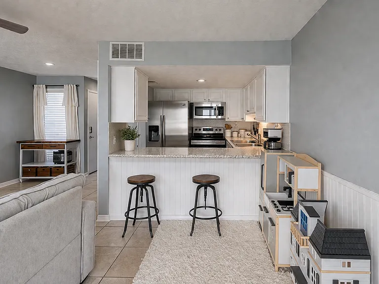 101 Old Ferry Rd #27B — Photo 12