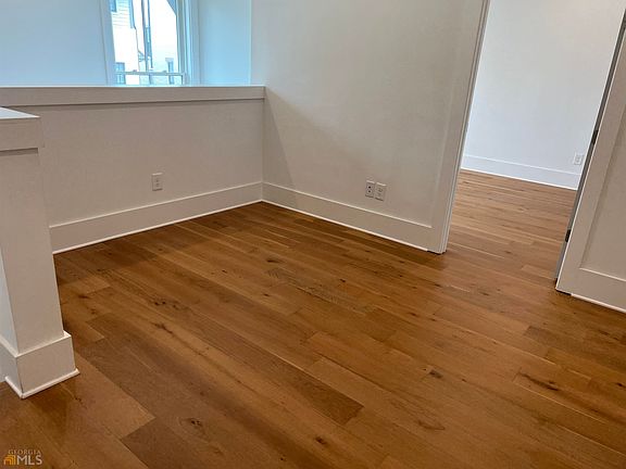 5th image of 190 Glasgow Ln