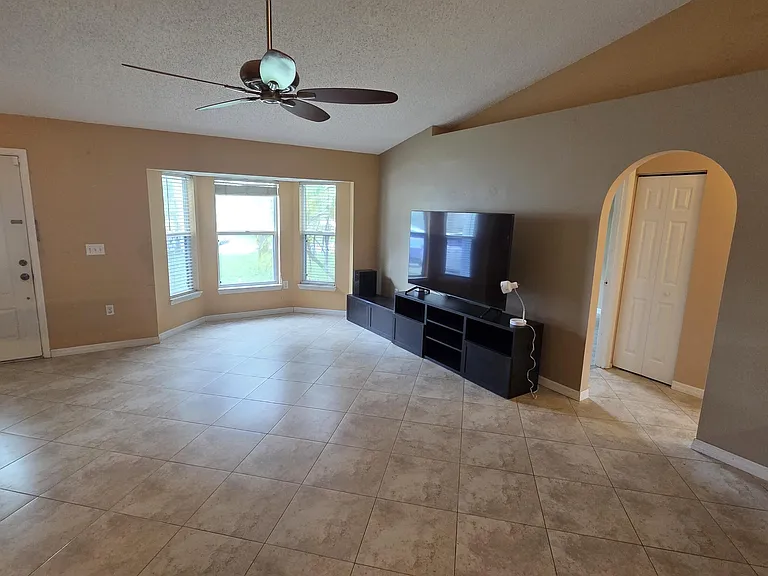 2091 SW Villanova Rd — Photo 4