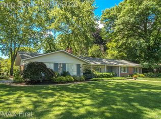19415 Riverside Dr, Beverly Hills, MI 48025