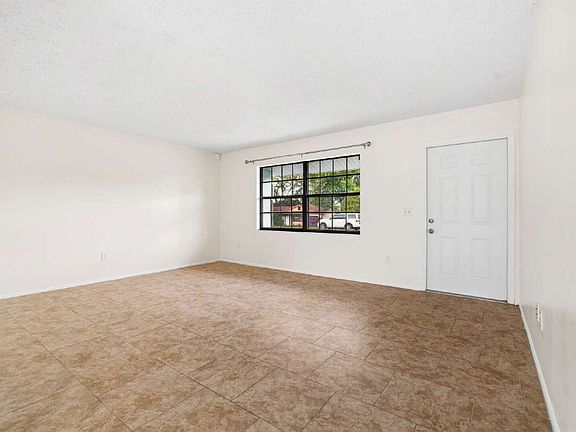 4th image of 1016 Hickory Rd