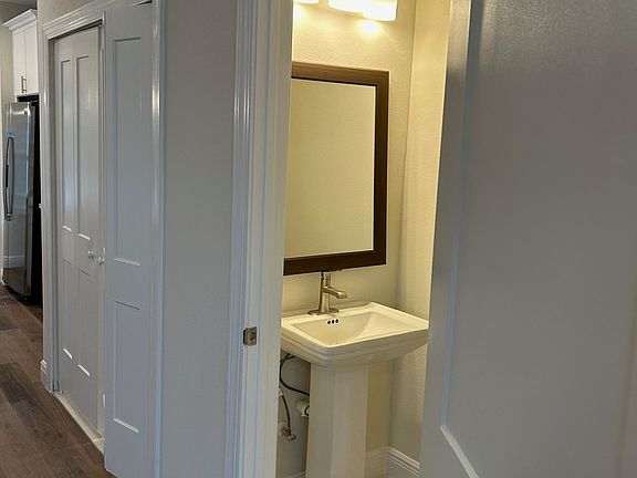 5th image of 206 W Fox St #B