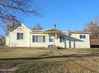 309 N 5th St, Selah, WA
