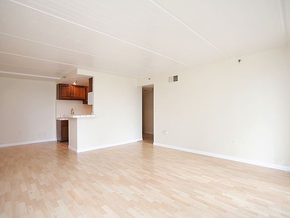 5th image of 1333 8th Ave Unit 404