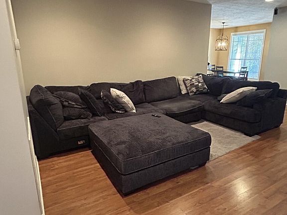 4th image of 399 N Point Dr