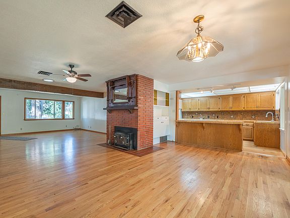 5th image of 3081 Henderson Rd