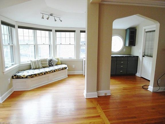 5th image of 3536 Meadowbrook Blvd