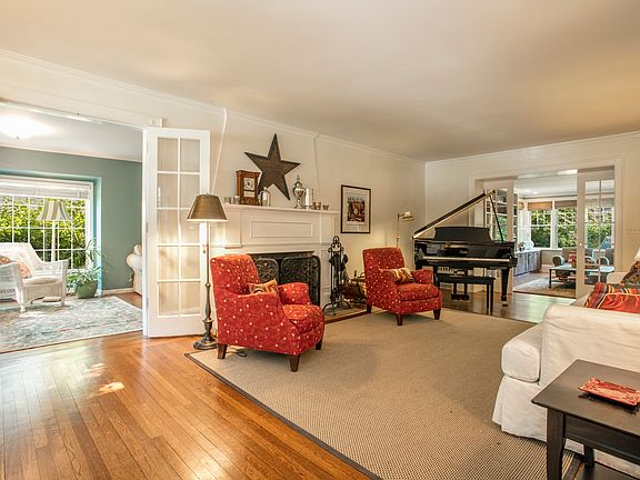 4th image of 125 Hickory Grove Dr E