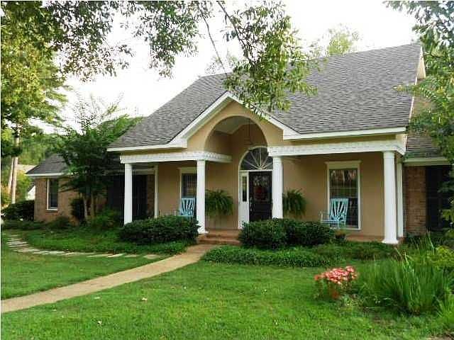 1st image of 325 Woodlands Dr