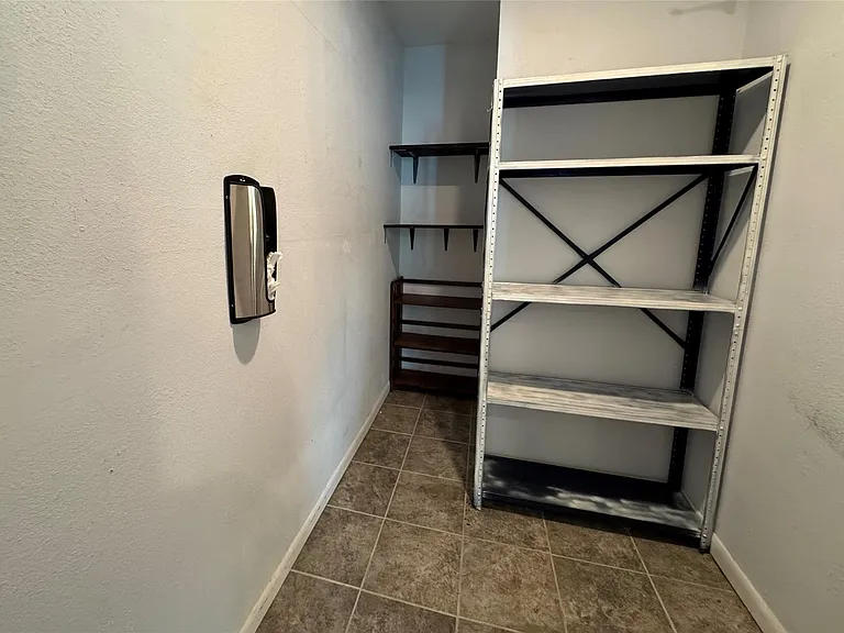 1402 Mardell St — Photo 14