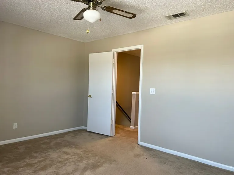 1514 Manor Dr NE — Photo 5