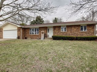 6 Green St, Fisher, IL 61843