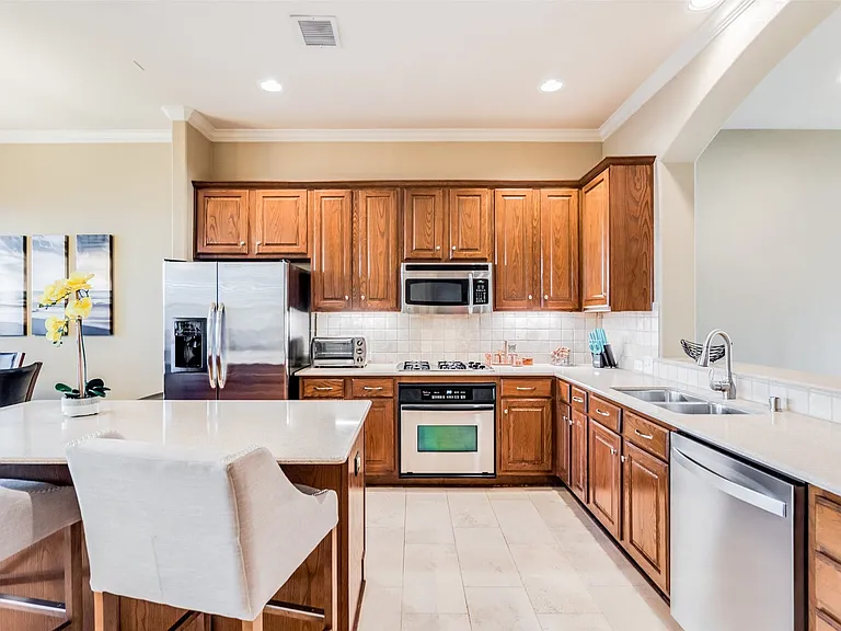 5709 Lunsford Rd — Photo 12