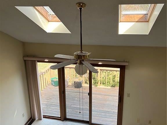 2nd image of 18 Acorn Ct APT F2