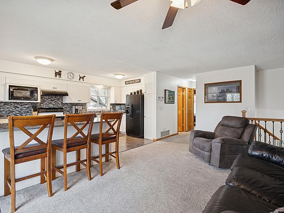 5th image of 10648 Wren St NW