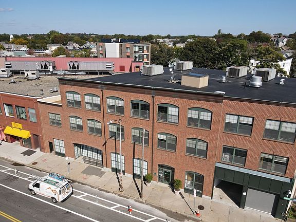 5th image of 815 Somerville Ave
