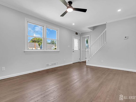 3rd image of 2708 Maple Ave