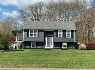 2 Icarus Ln, Attleboro, MA 02703