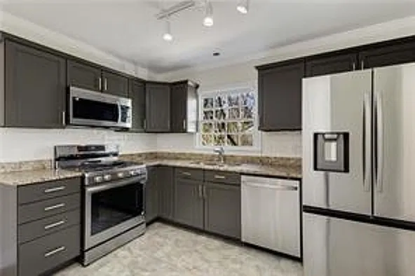 1 bed, 1700 sqft, $700 — Photo 3