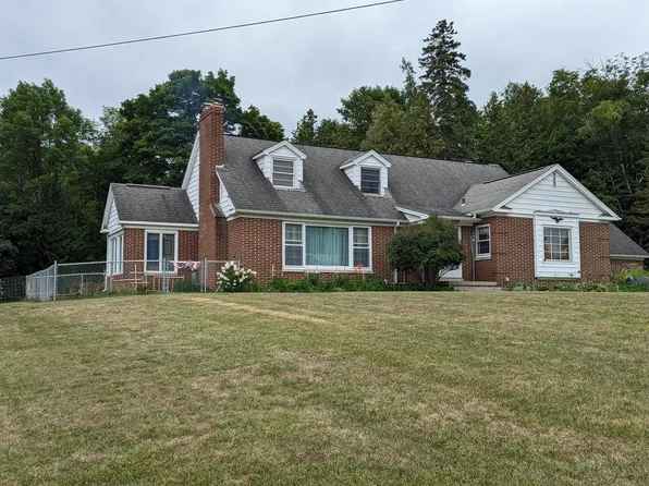 120 Keightley St, Saint Ignace, MI 49781