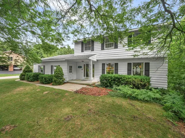 504 Highland Park Dr, Traverse City, MI 49686