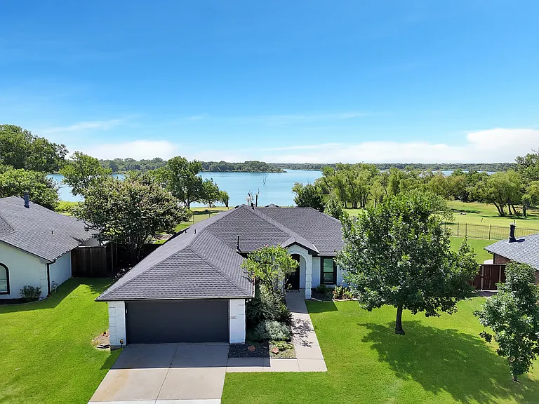 332 Hardwicke Ln — Photo 2