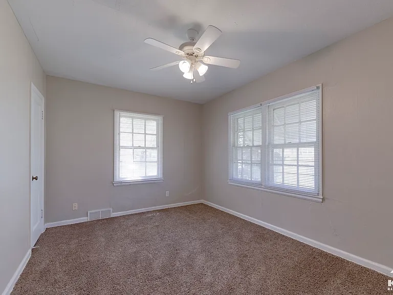 654 N Glendale St — Photo 15