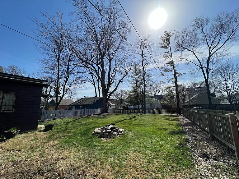 426 Telford Ave — Photo 18