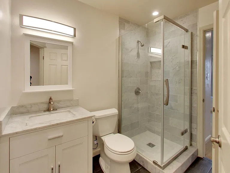 205 Collins St #5 — Photo 2