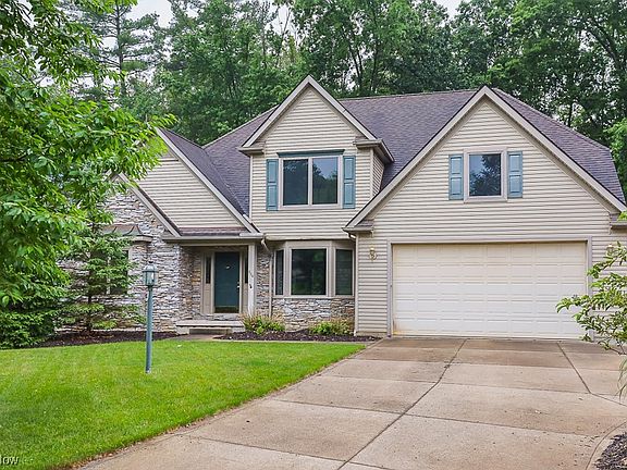 3rd image of 864 Woodbridge Trl